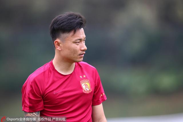 吴总既然来了，自然是贵客，我让人给你和令郎安排一间总统套房，你们尽情住，住多久都没问题。